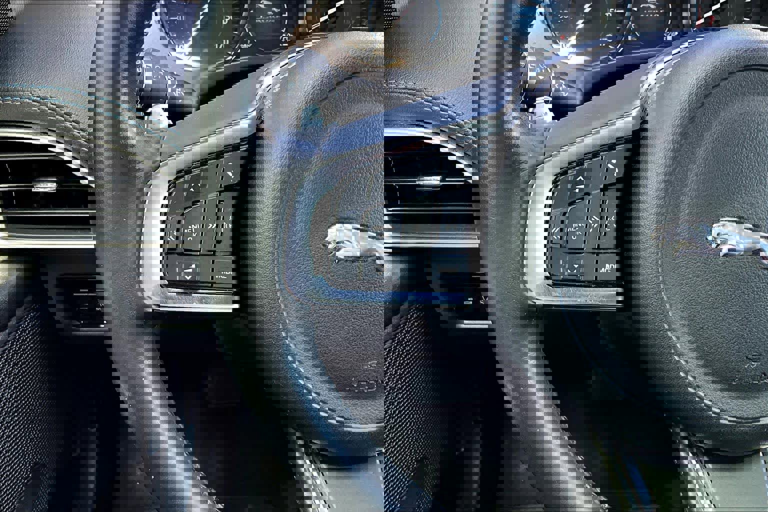 Used 2018 Jaguar XE R-Sport image 22