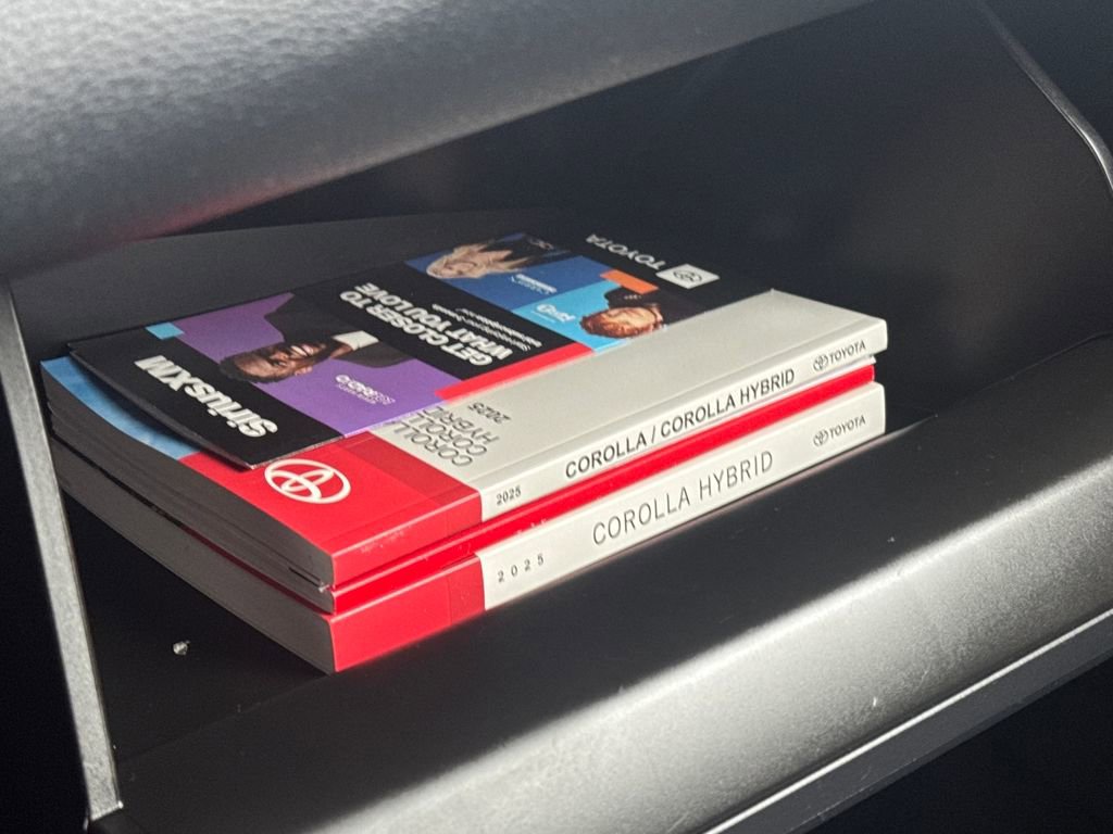 Used 2025 Toyota Corolla LE image 30