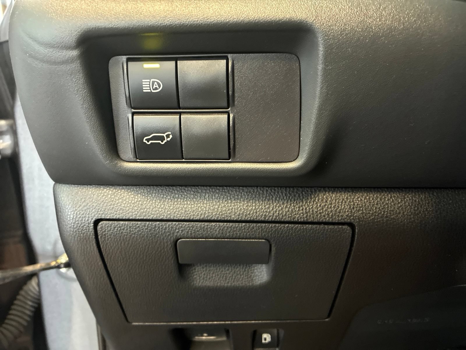 Used 2024 Toyota Highlander XLE AWD/4WD image 18