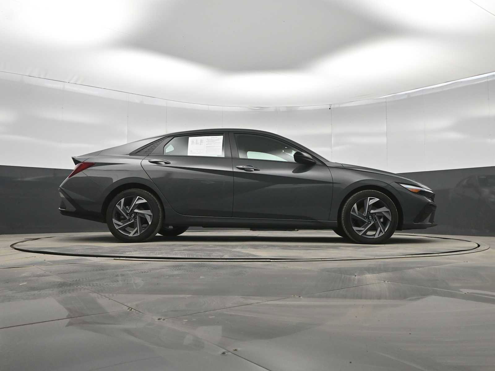 Certified 2025 Hyundai Elantra Sport image 39