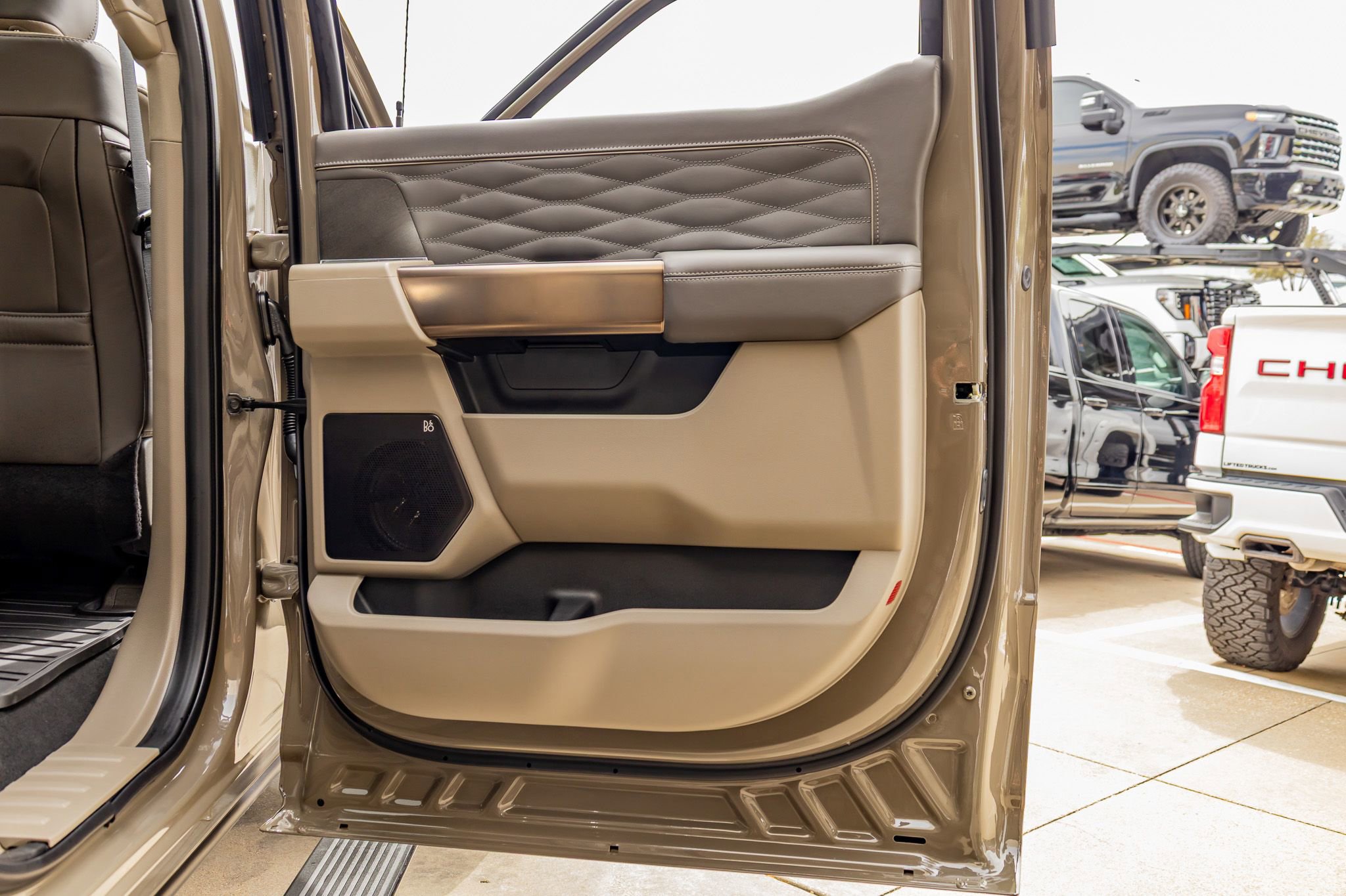 Used 2026 Ford F450 Platinum w/ Platinum Plus Package image 39