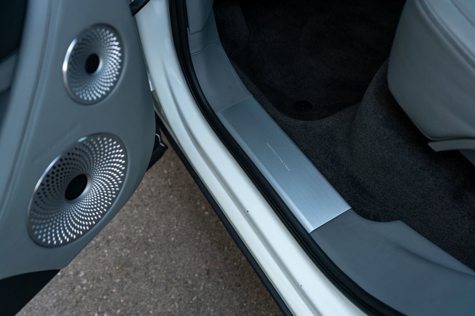 Used 2025 Bentley Bentayga image 31