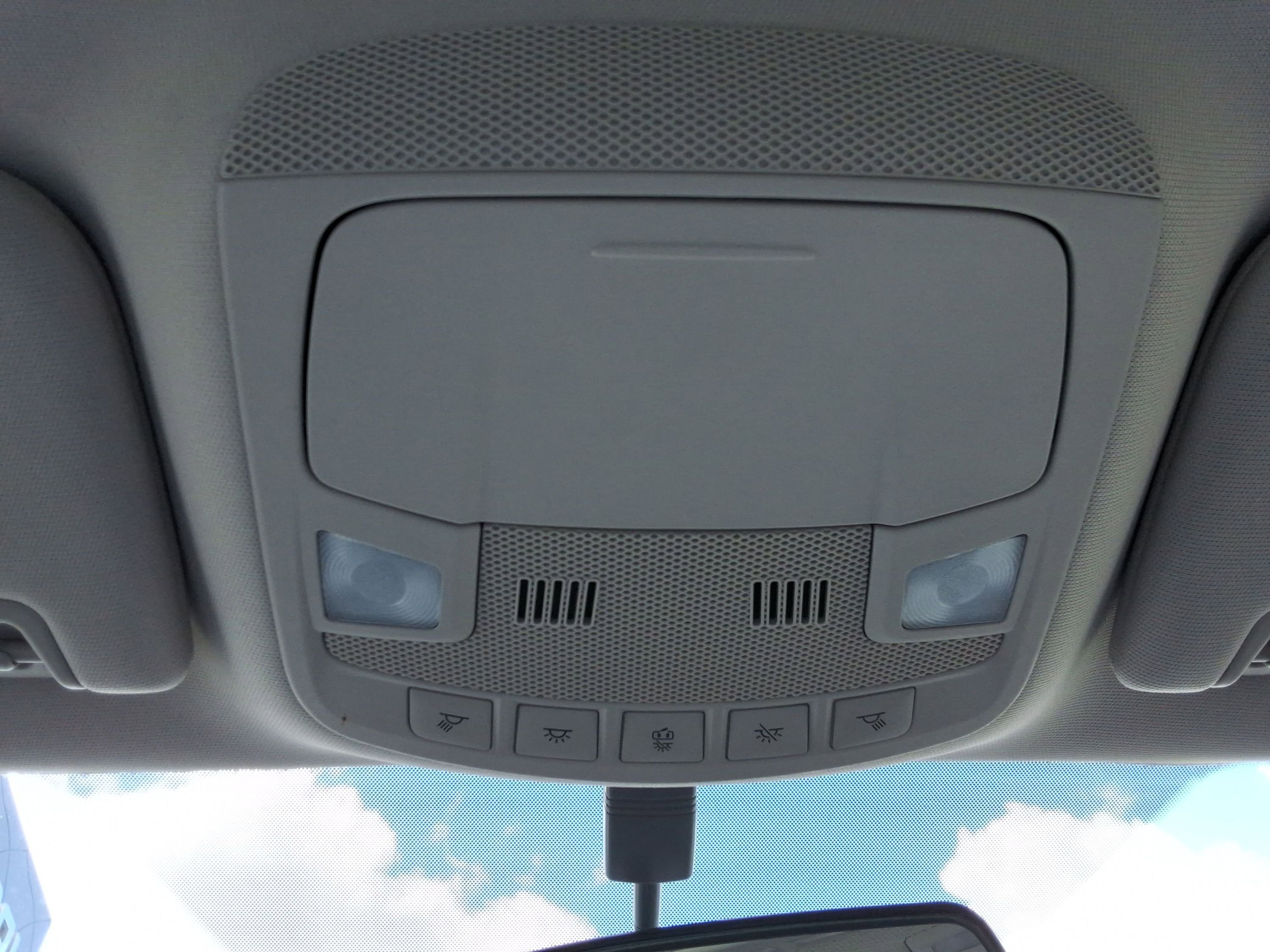 Used 2017 Ford Fusion SE w/ Fusion SE Technology Package FWD image 19