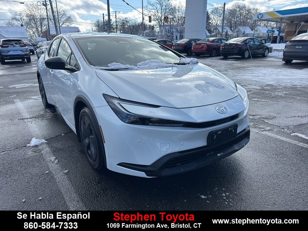 Used 2025 Toyota Prius LE image 1