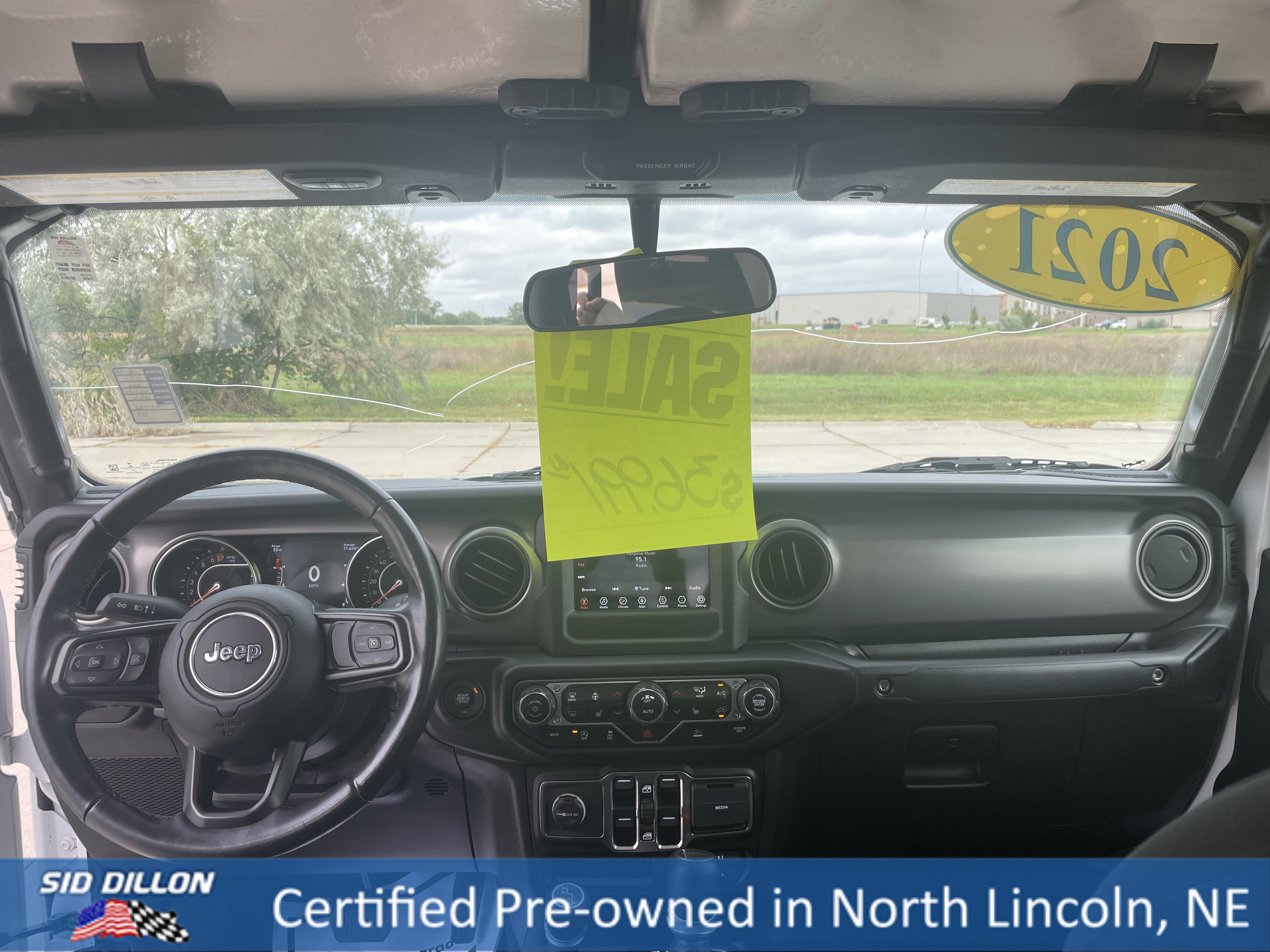 Used 2021 Jeep Gladiator Willys image 17