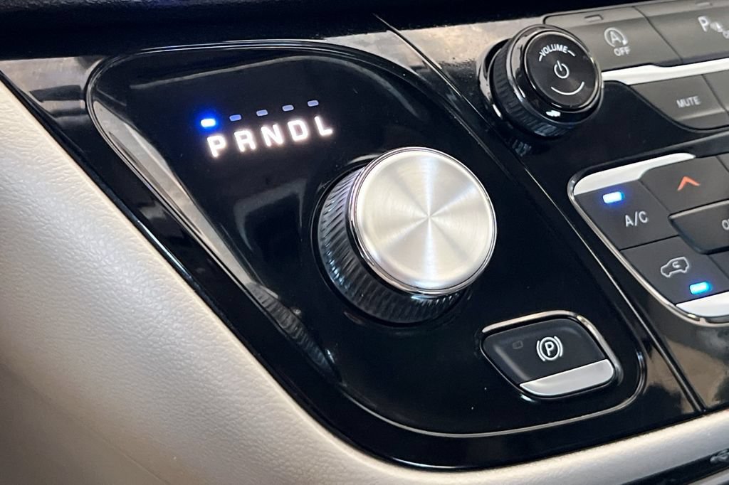Used 2020 Chrysler Pacifica Touring-L FWD image 24