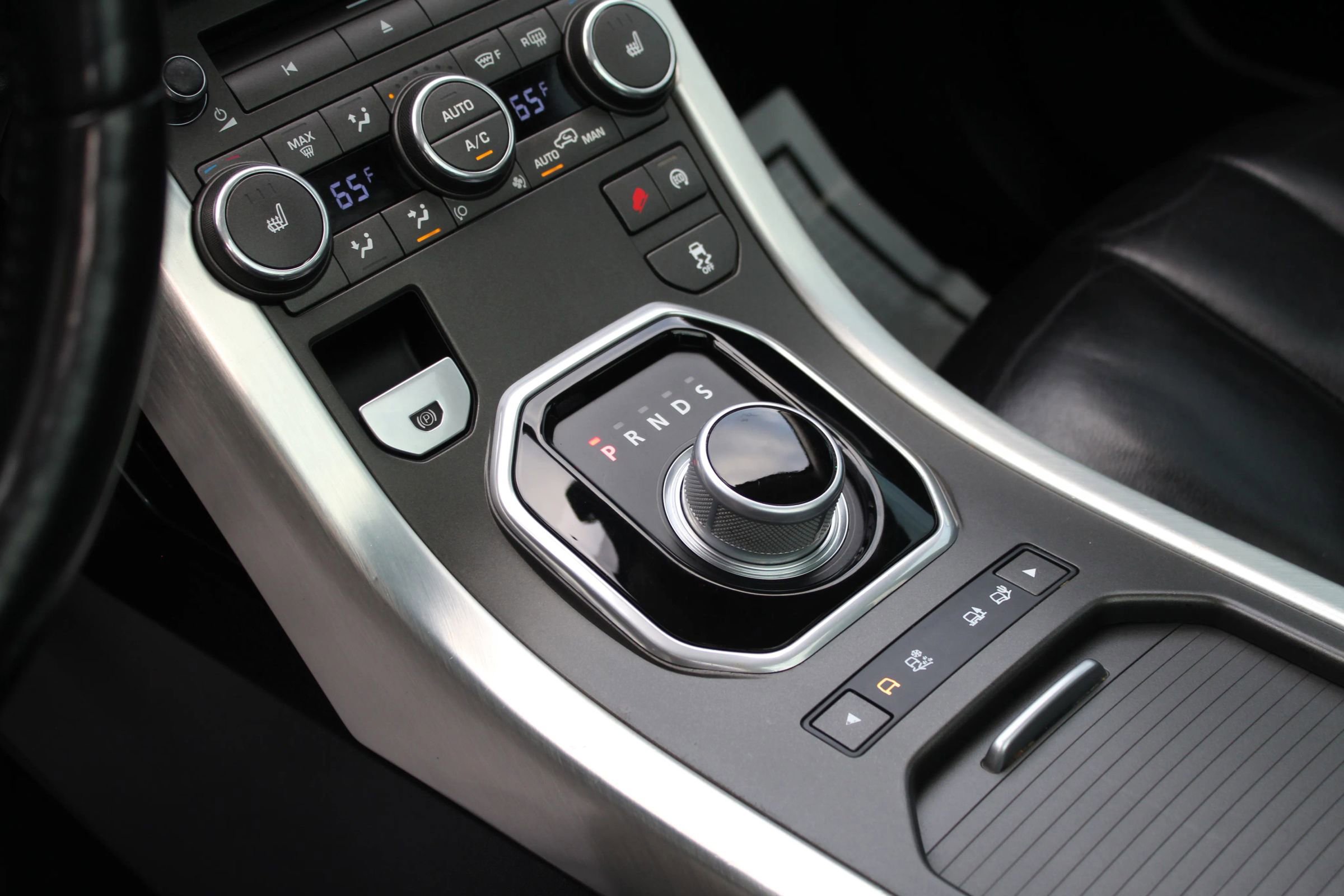 Used 2015 Land Rover Range Rover Evoque Pure Plus image 22