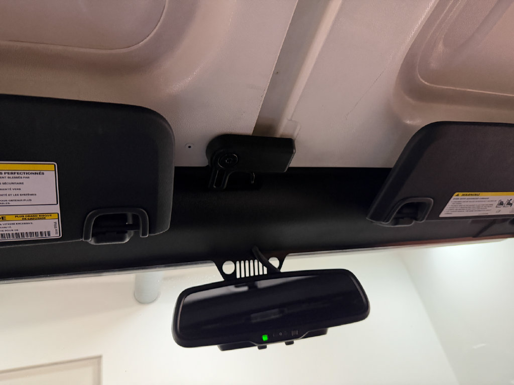 Used 2015 Jeep Wrangler Unlimited Sahara w/ Connectivity Group AWD/4WD image 84