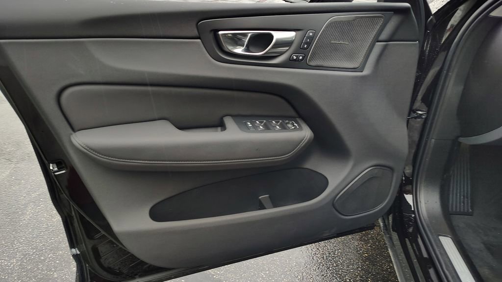 New 2026 Volvo XC60 B5 Ultra w/ Climate Package image 8