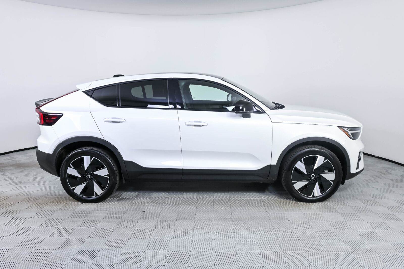 Certified 2024 Volvo C40 Recharge Core w/ Climate Package AWD/4WD image 26