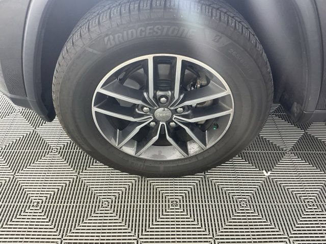 Used 2017 Jeep Grand Cherokee Limited AWD/4WD image 16