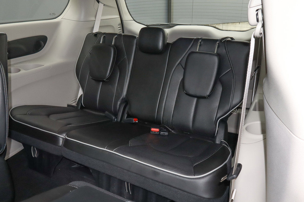 Used 2023 Chrysler Pacifica Limited image 10