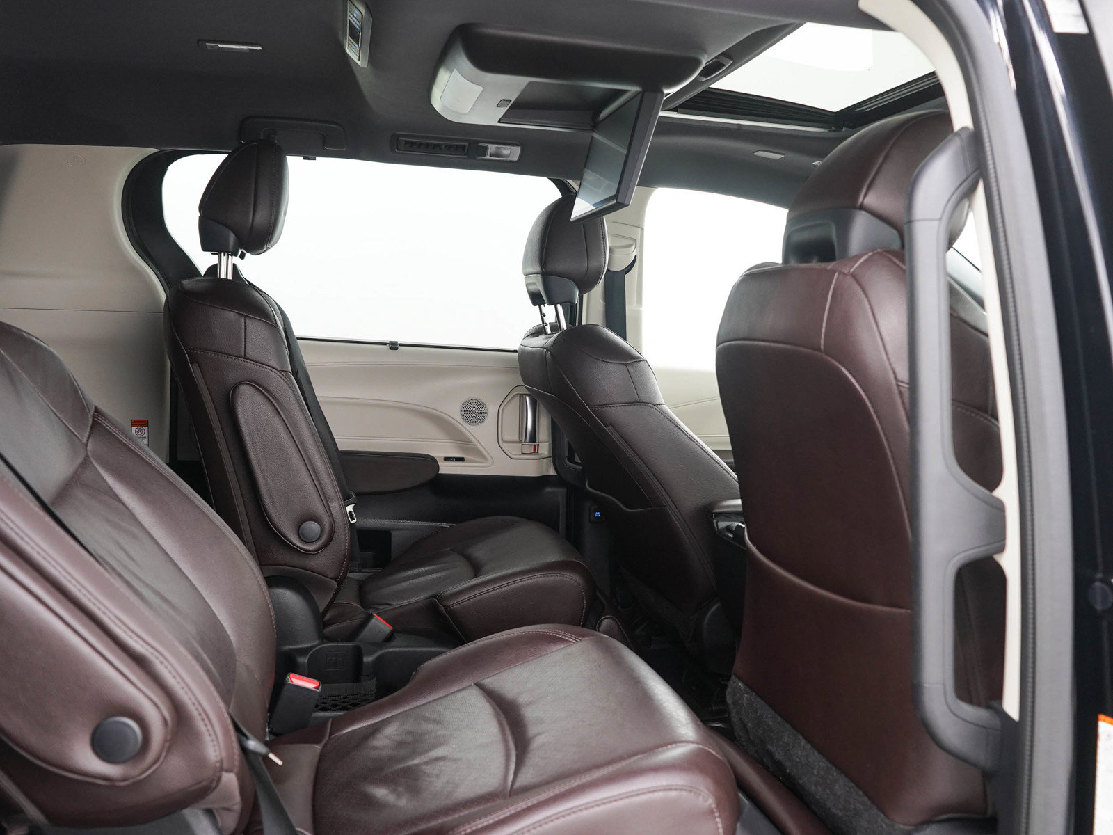 Used 2022 Toyota Sienna Platinum AWD/4WD image 14