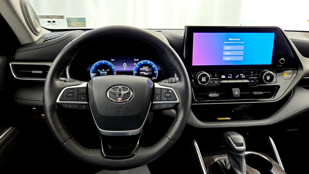Used 2023 Toyota Highlander Limited AWD/4WD image 29