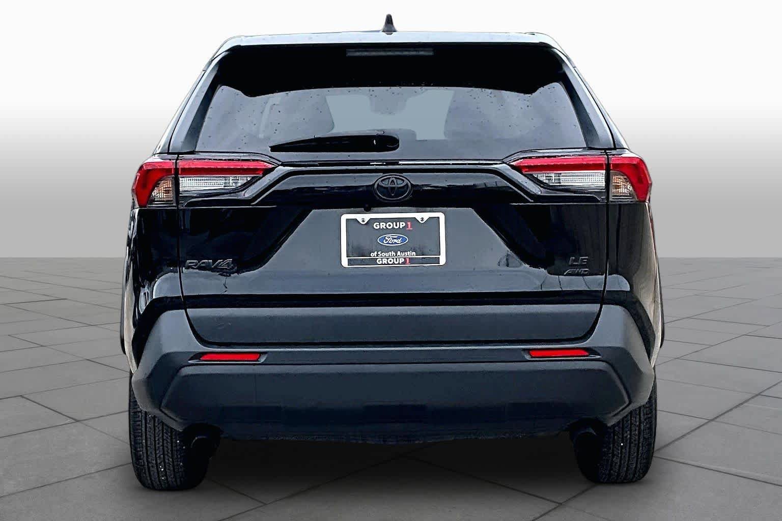 Used 2023 Toyota RAV4 LE AWD/4WD image 5