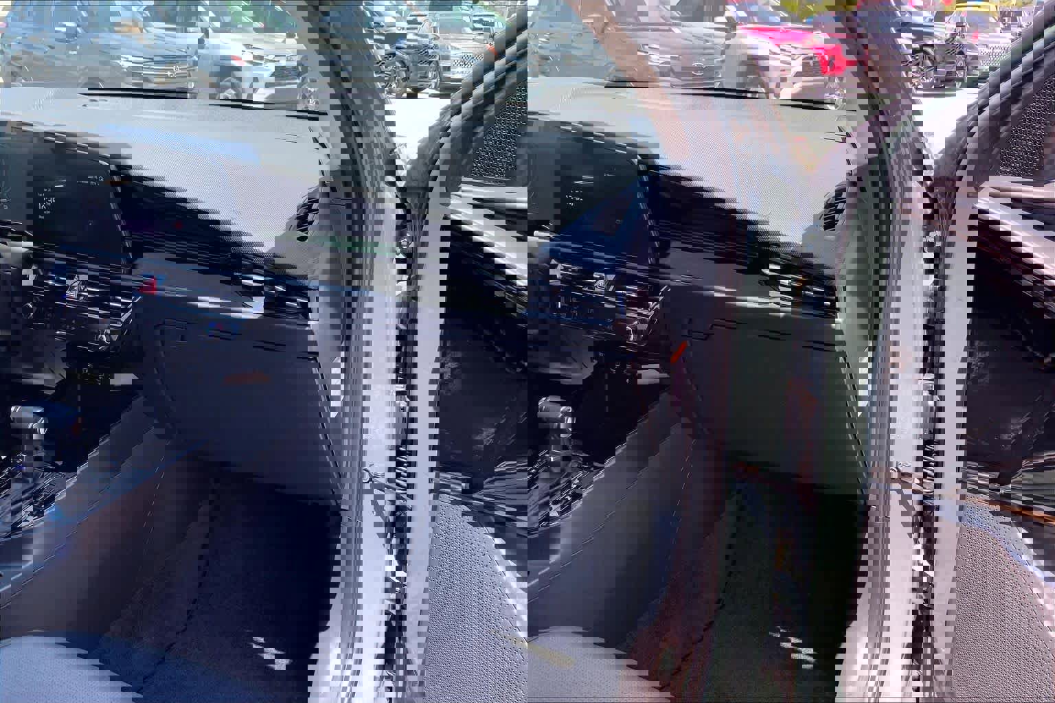 Used 2024 Kia Niro SX image 18