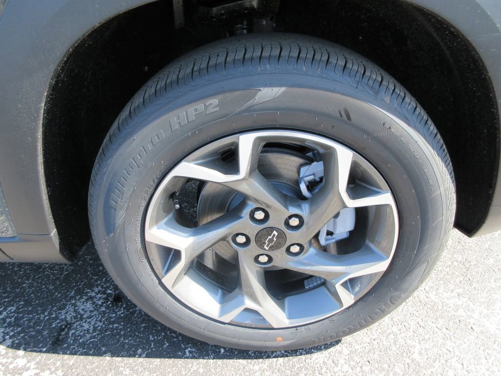 New 2026 Chevrolet Trax LT w/ LPO, Blackout Package FWD image 9