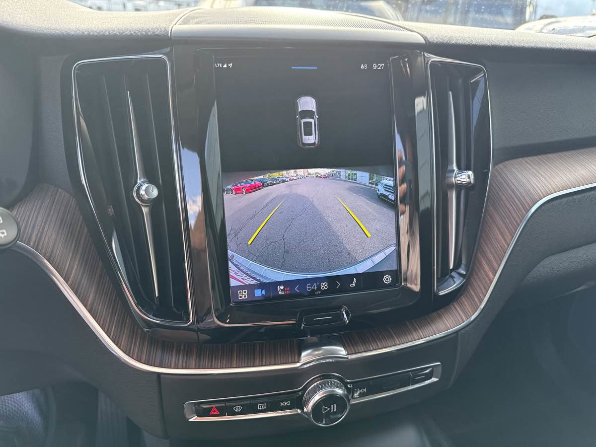 Used 2022 Volvo XC60 B5 Momentum w/ Climate Package image 22