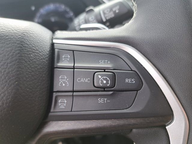 Used 2024 Jeep Grand Cherokee Limited w/ Luxury Tech Group II image 22