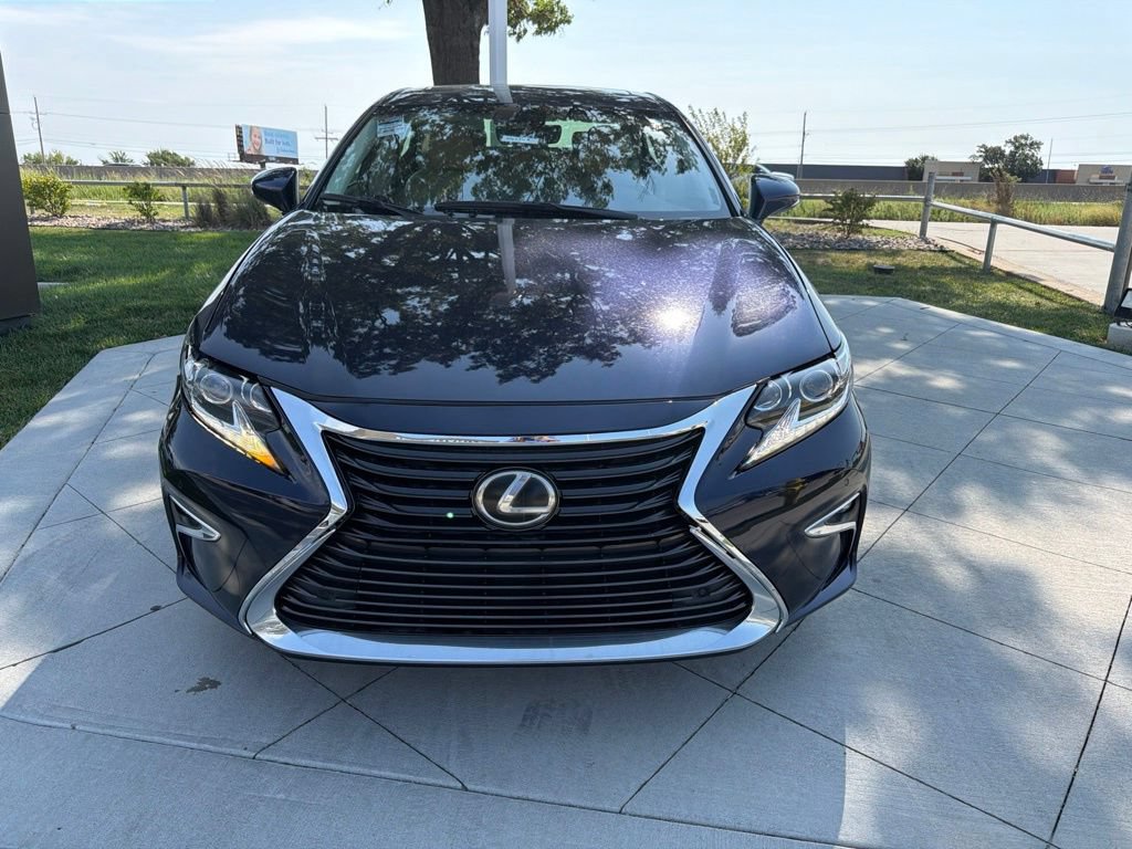 Used 2016 Lexus ES 350 w/ Luxury Package w/Wood Trim FWD image 2