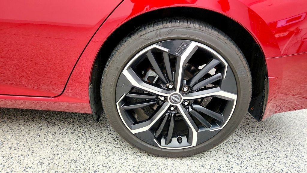 Used 2024 Nissan Altima 2.5 SR w/ SR Premium Package FWD image 9