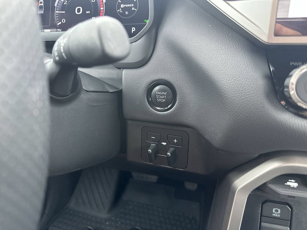 Used 2025 Toyota Tundra Limited AWD/4WD image 17