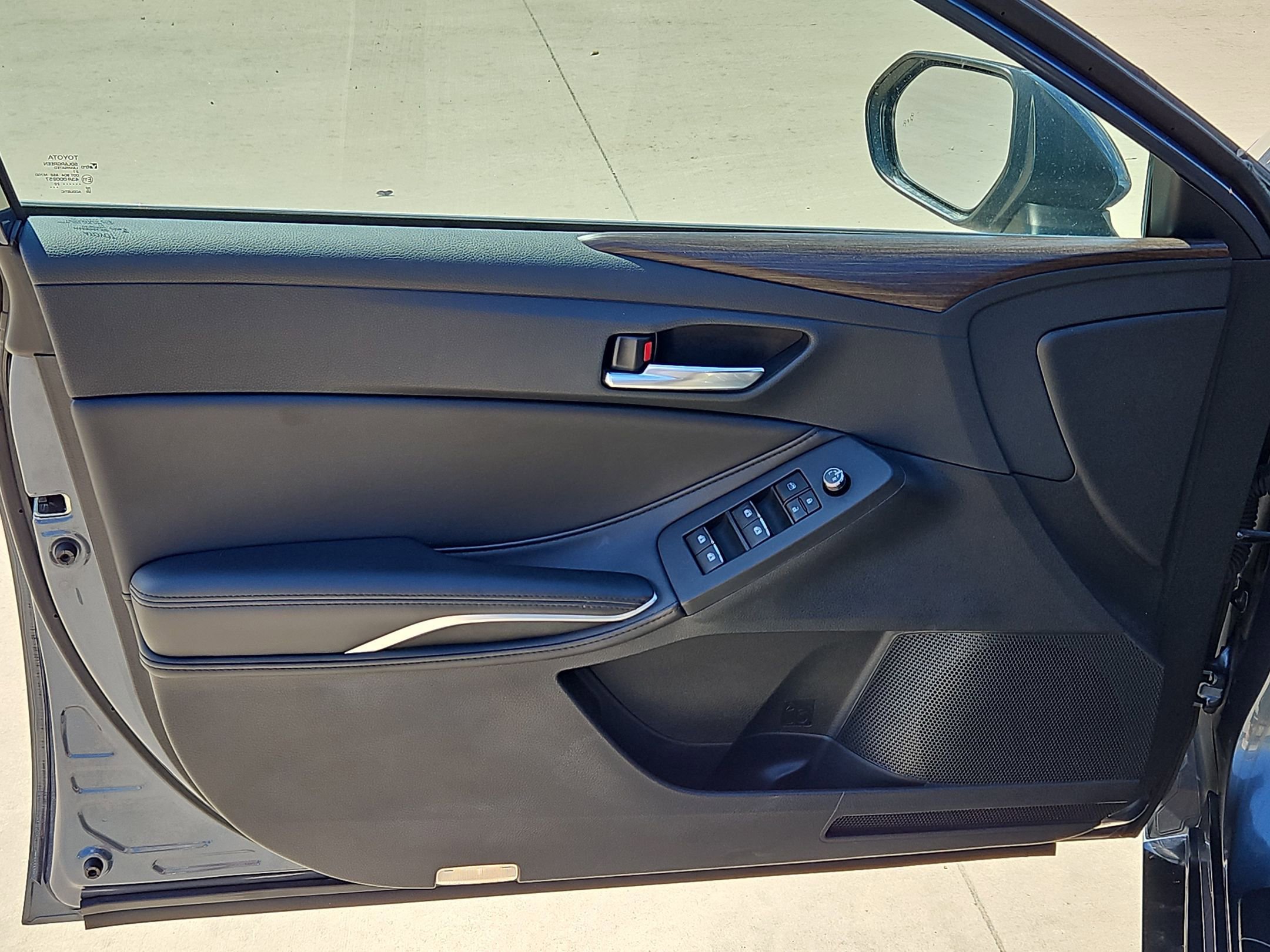 Used 2022 Toyota Avalon XLE FWD image 11