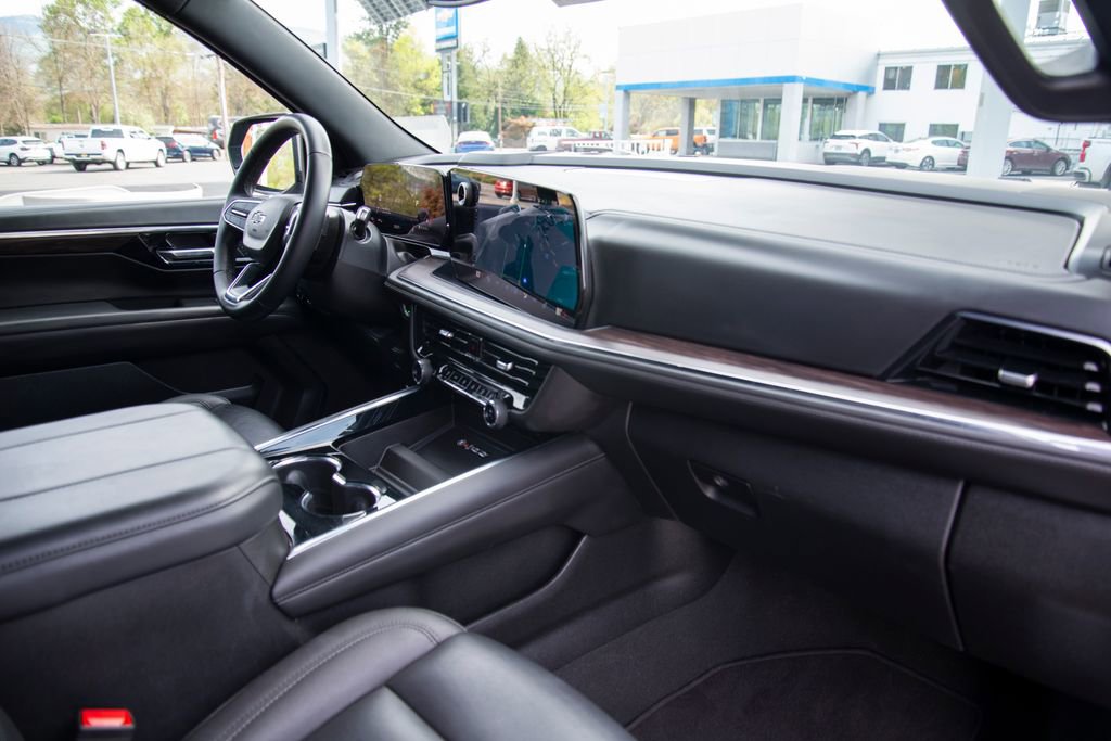 Used 2025 Chevrolet Tahoe Z71 AWD/4WD image 16