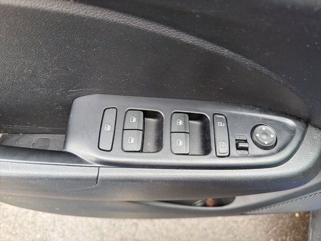 Used 2020 Hyundai Venue SE image 14