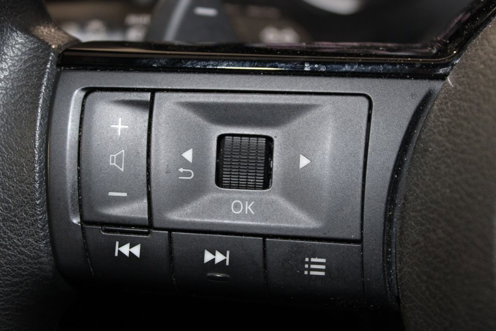 Used 2023 Nissan Rogue SV AWD/4WD image 19