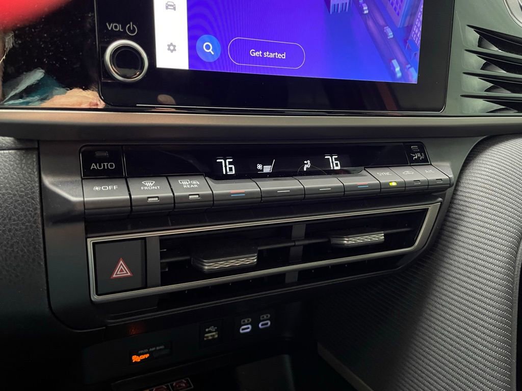 Used 2025 Toyota Camry SE w/ Convenience Package image 17