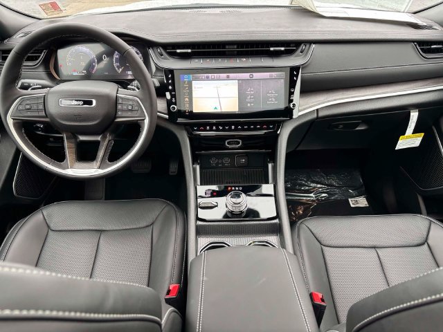 New 2027 Jeep Grand Cherokee L Limited AWD/4WD image 2