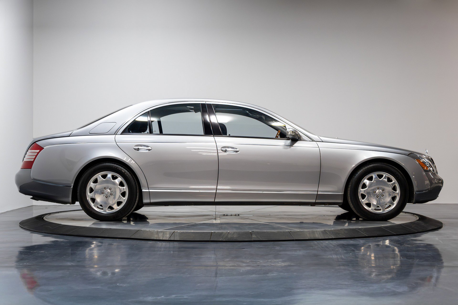 Used 2004 Maybach 57 image 15