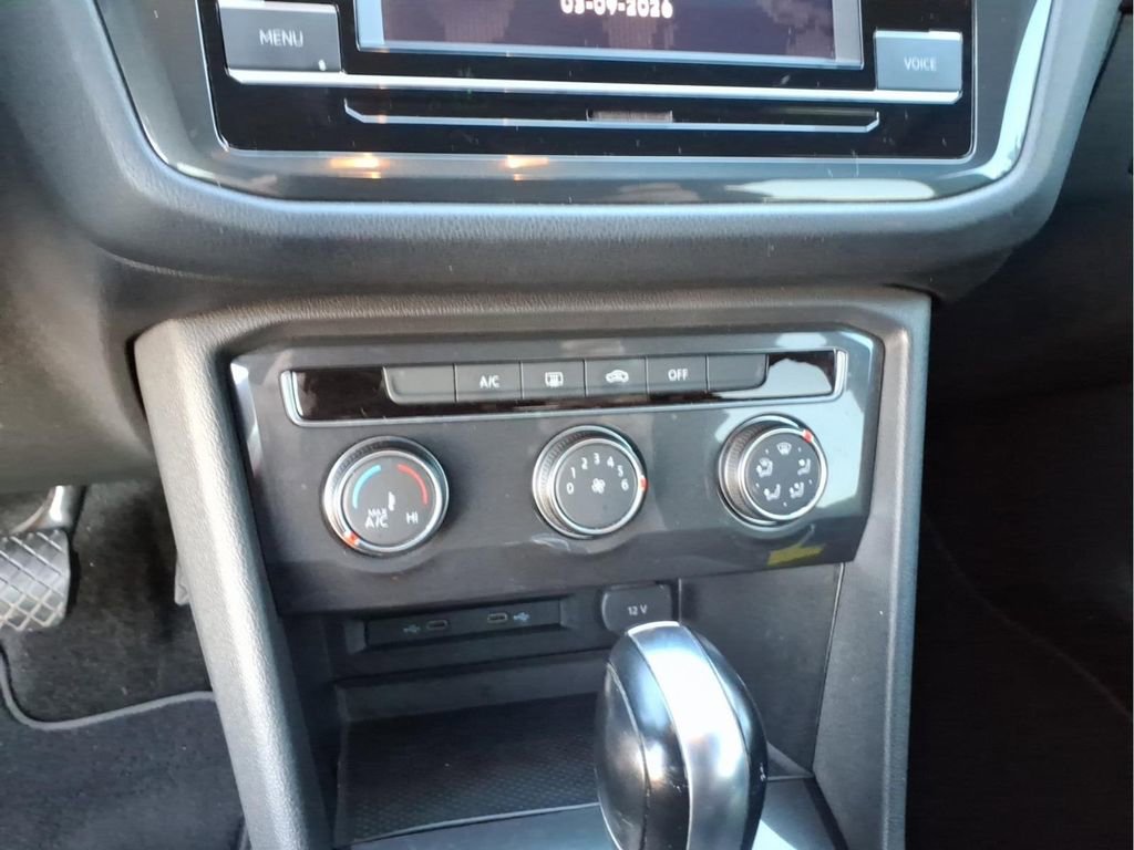 Used 2020 Volkswagen Tiguan S image 27