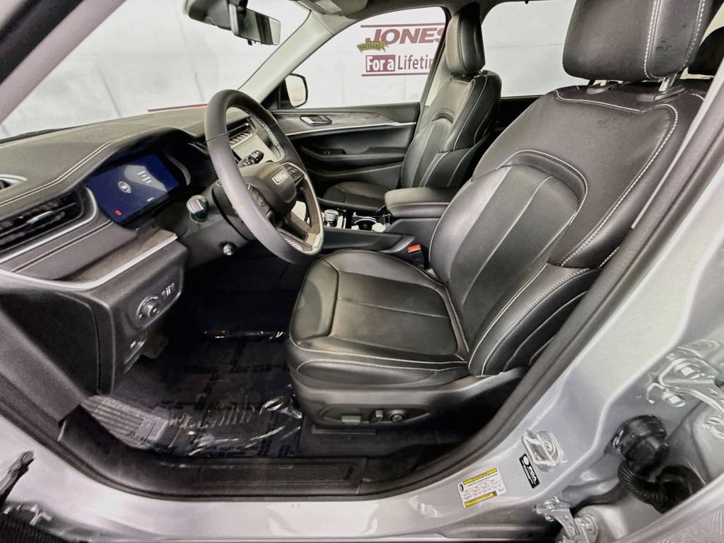 Used 2023 Jeep Grand Cherokee L Limited w/ Luxury Tech Group II AWD/4WD image 27