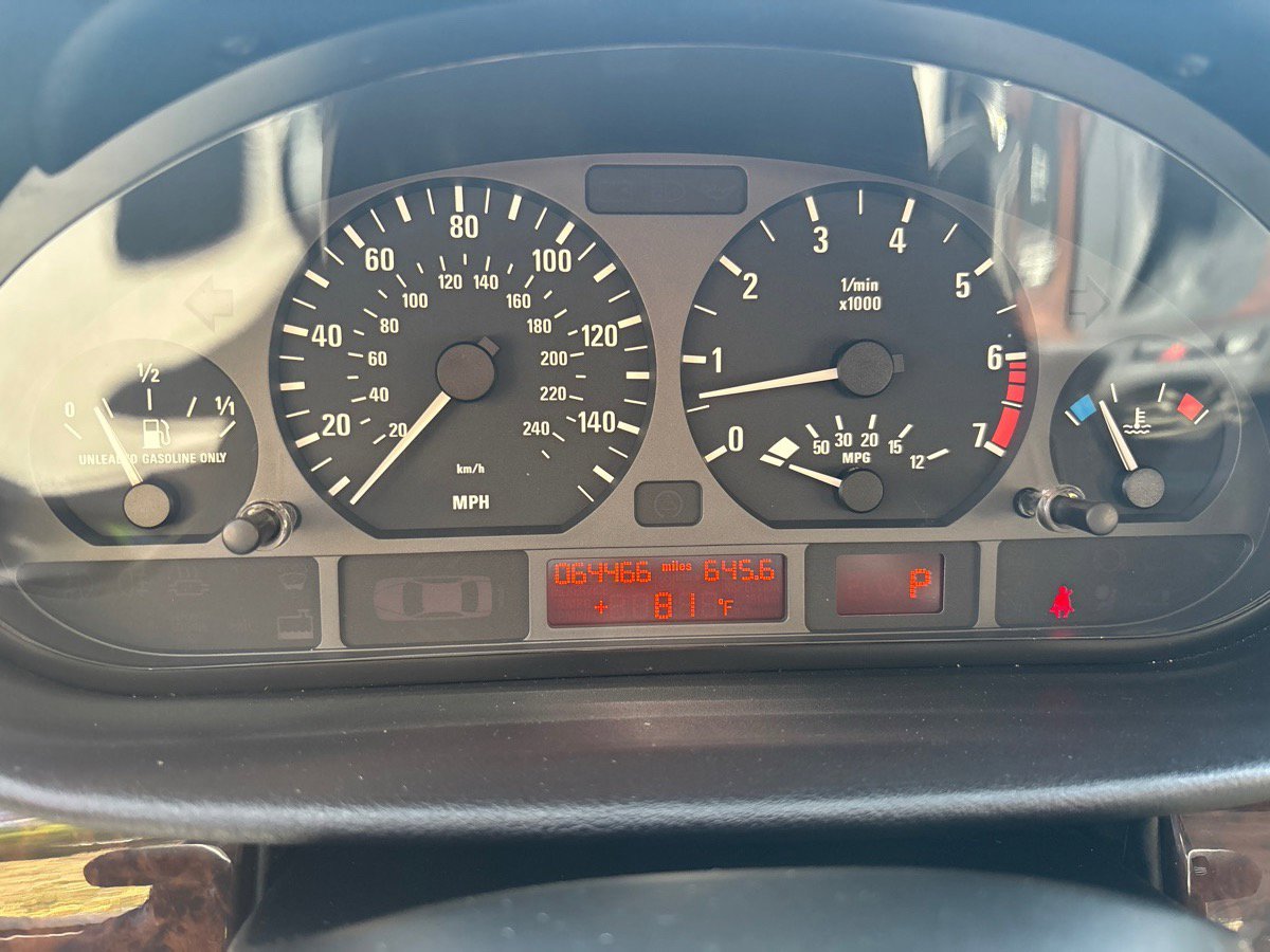 Used 2002 BMW 325xi Sedan AWD/4WD image 10