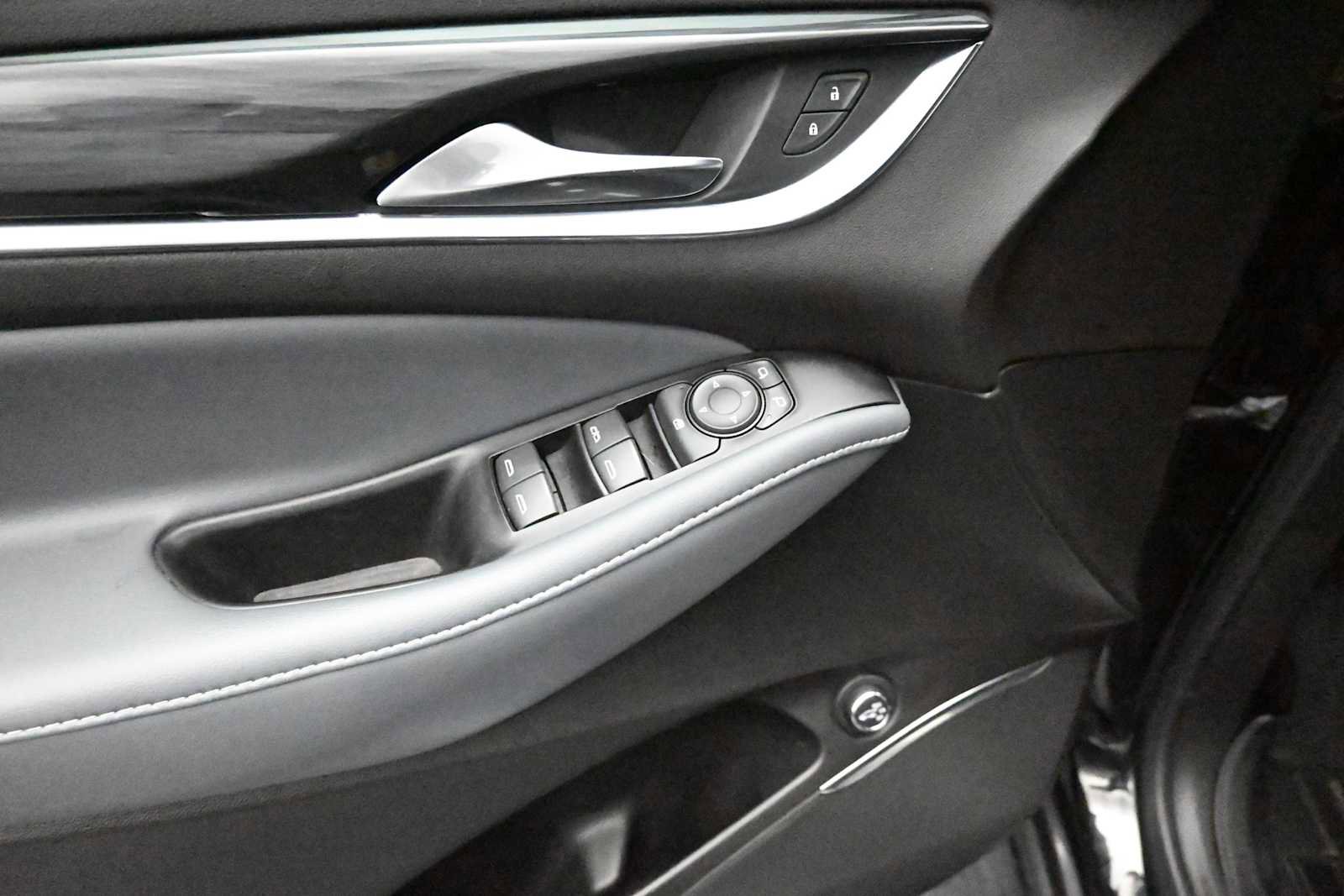 Used 2023 Buick Enclave Essence w/ Experience Buick Package FWD image 10