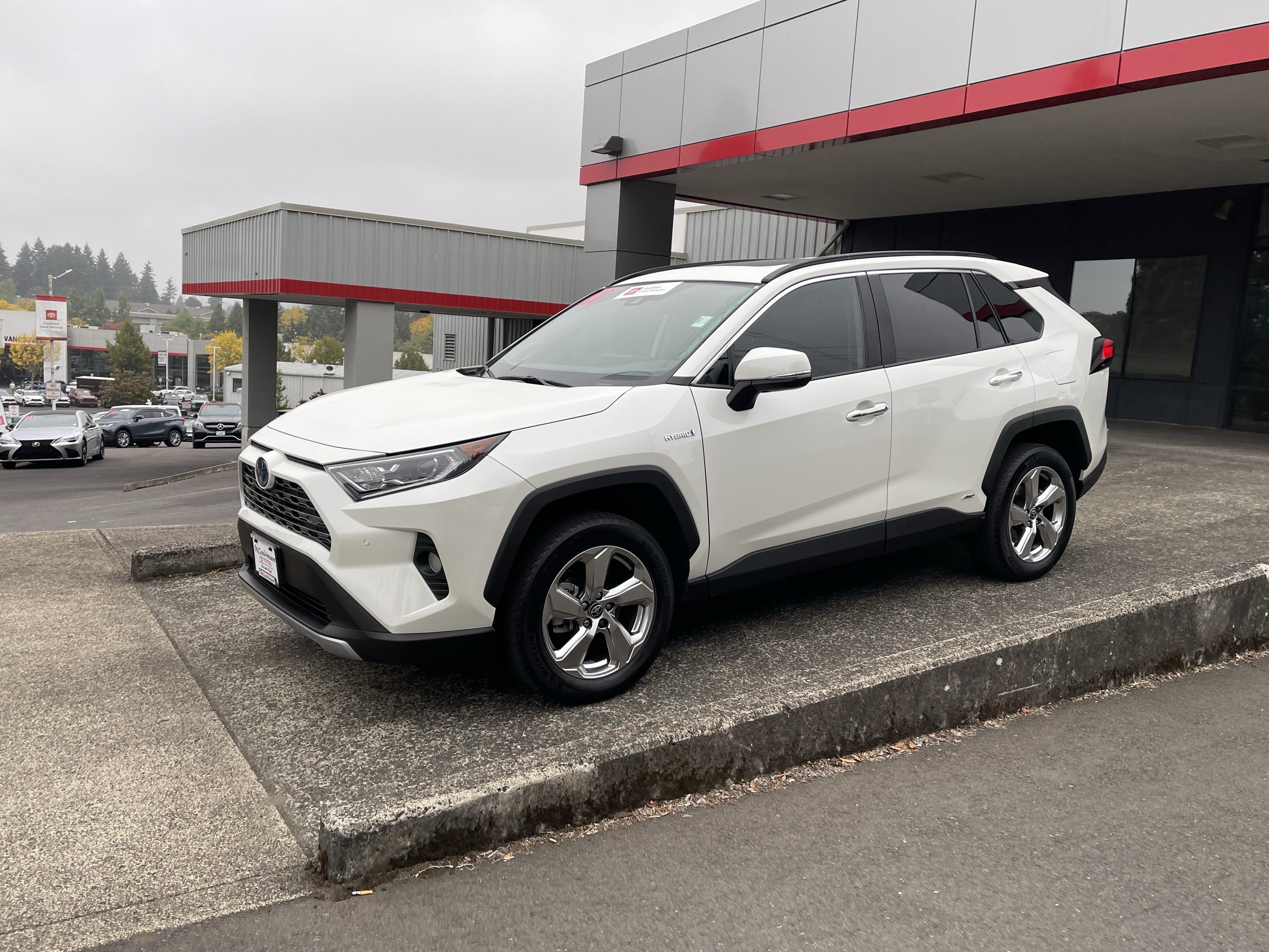 Certified 2021 Toyota RAV4 Limited w/ Limited Grade Weather Package AWD/4WD image 4