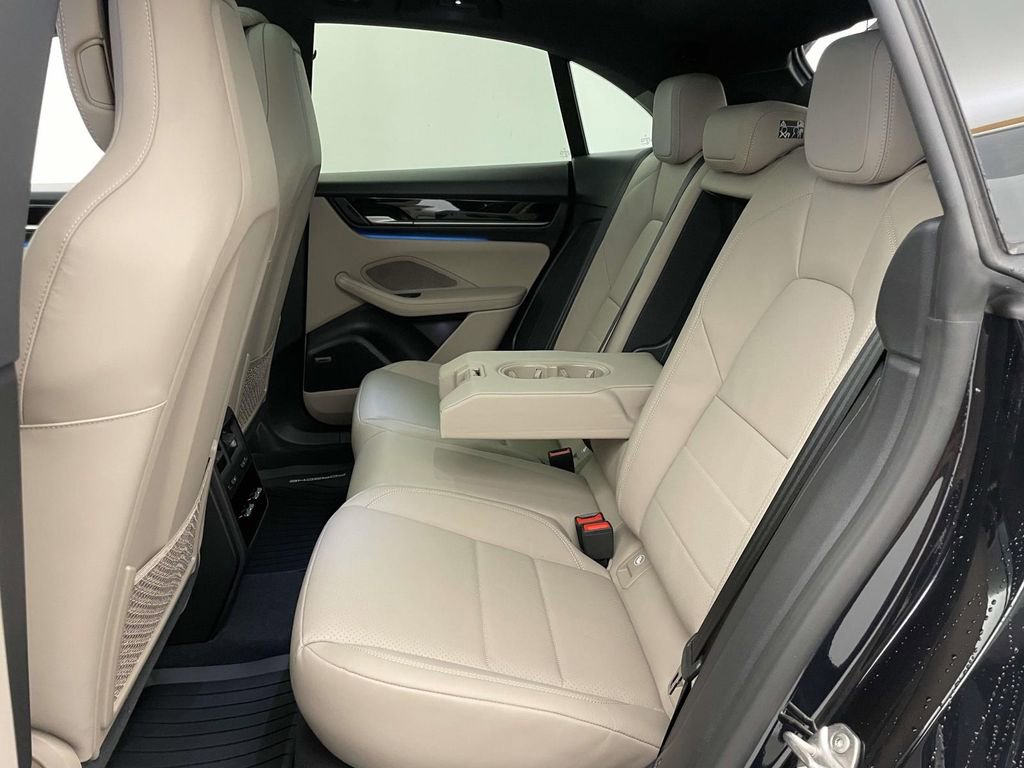 New 2026 Porsche Macan 4 Electric image 19