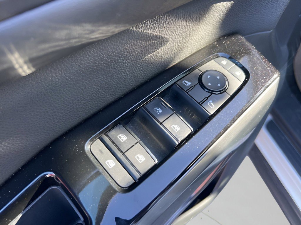 Used 2022 Nissan Pathfinder SL AWD/4WD image 23