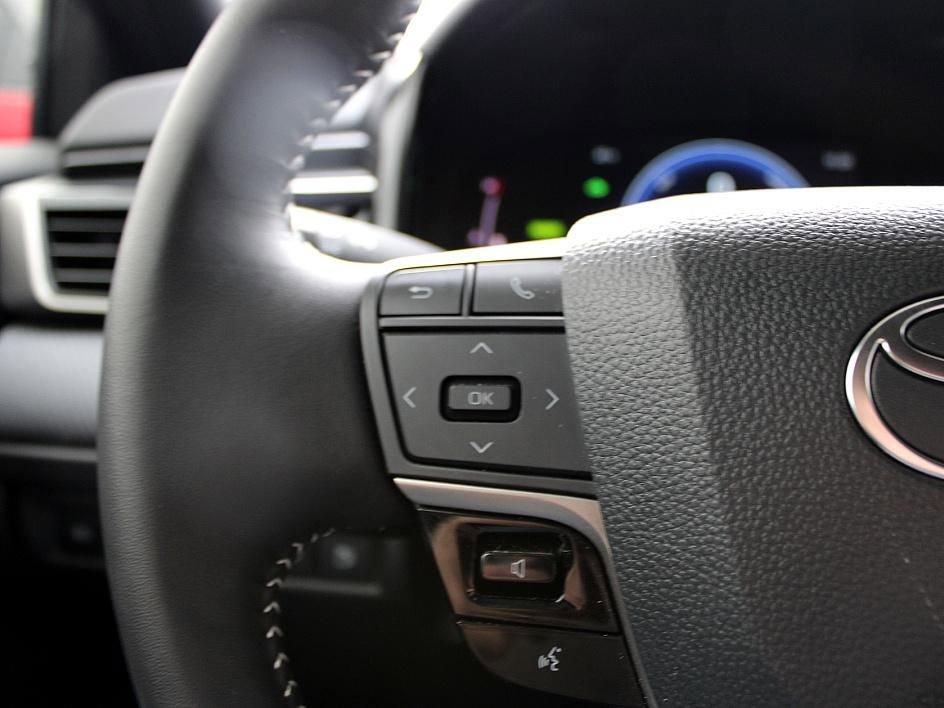 Used 2025 Toyota Camry SE image 10