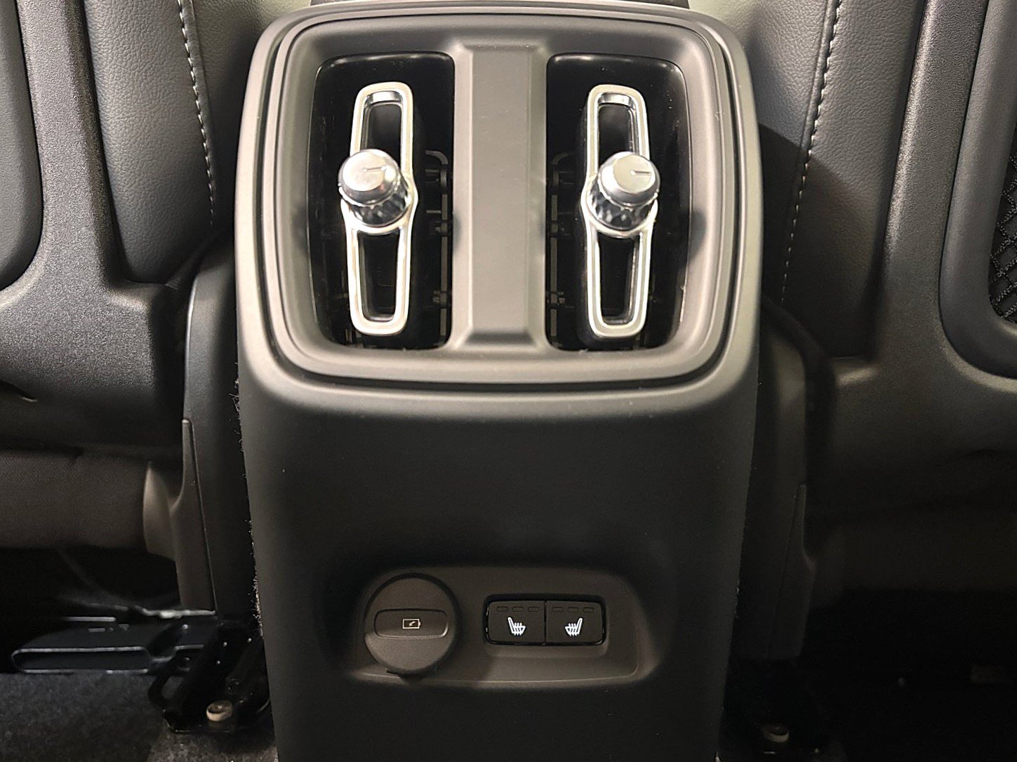 New 2026 Volvo XC40 B5 Plus w/ Protection Package Premier AWD/4WD image 34