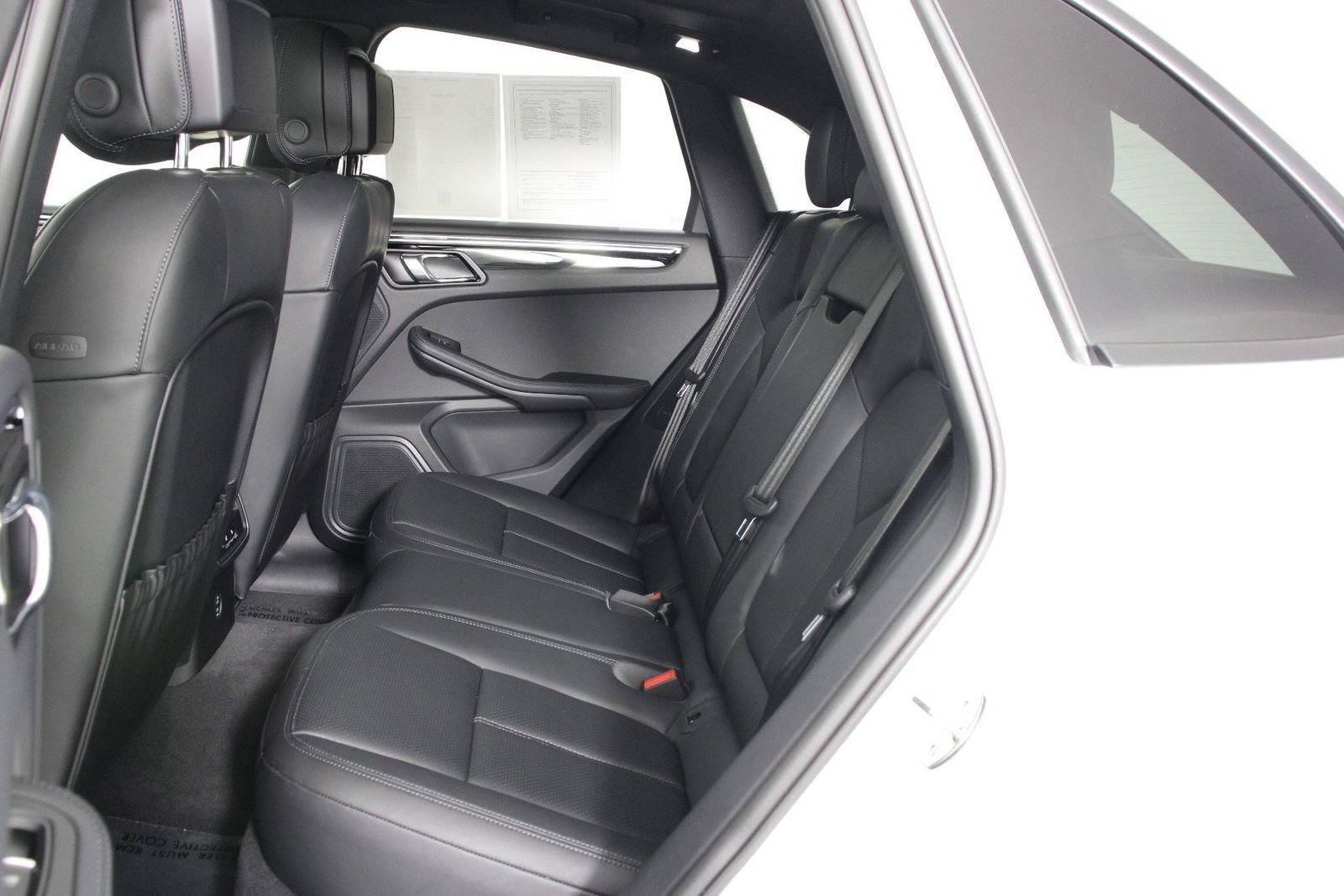 Certified 2026 Porsche Macan AWD/4WD image 33