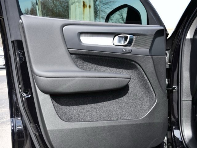 New 2025 Volvo XC40 B5 Core w/ Protection Package Premier image 10