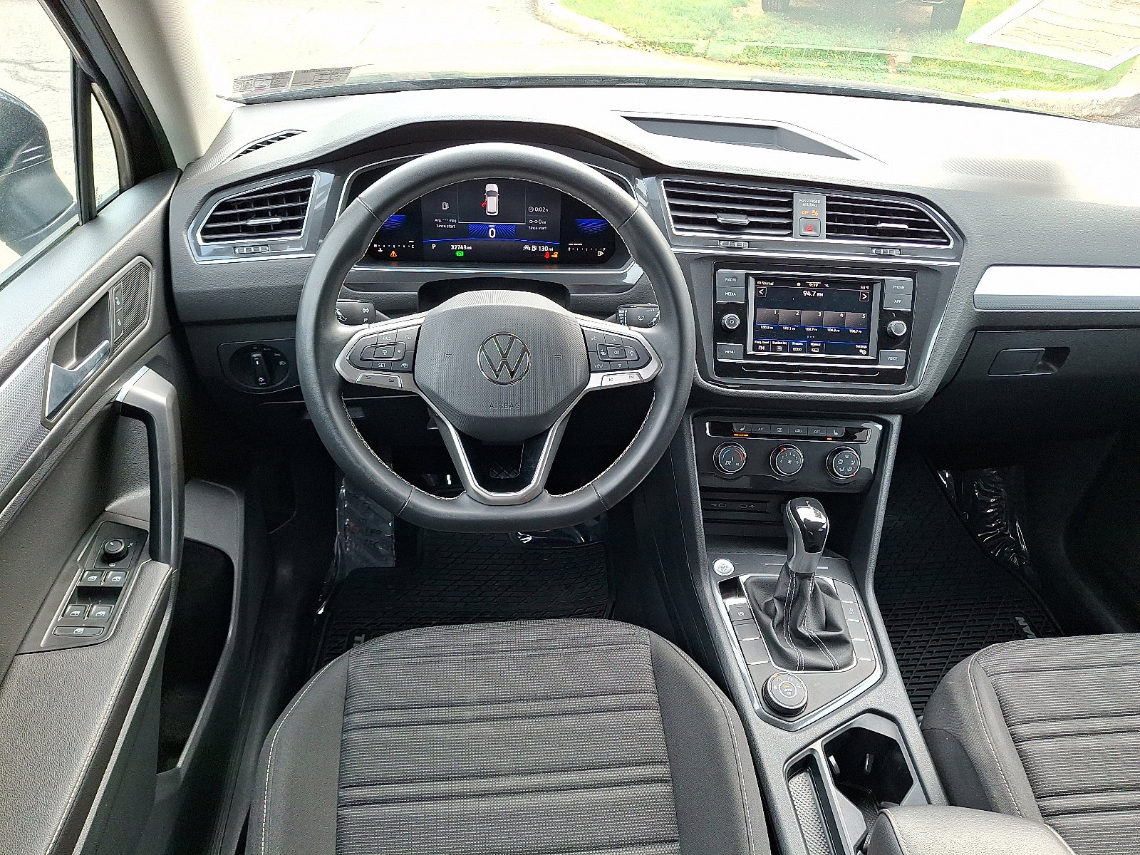 Used 2022 Volkswagen Tiguan S image 9