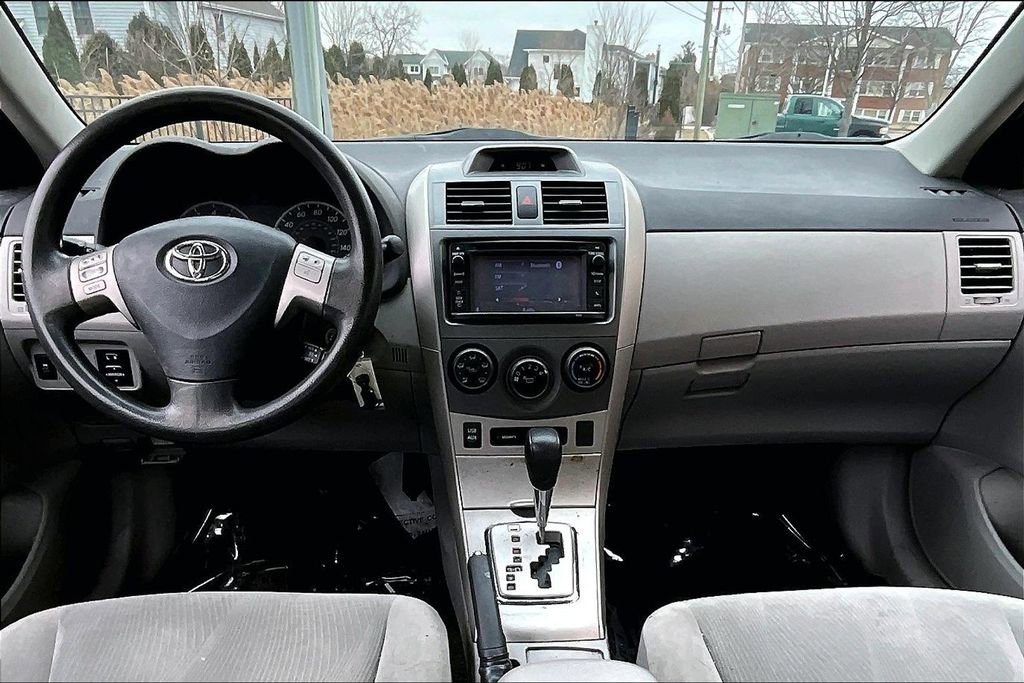 Used 2013 Toyota Corolla LE w/ Premium Pkg image 21