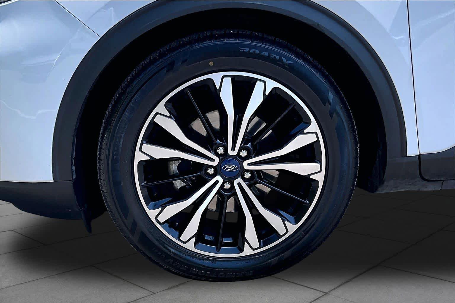 Used 2021 Ford Escape SE w/ SE Sport Appearance Package FWD image 11