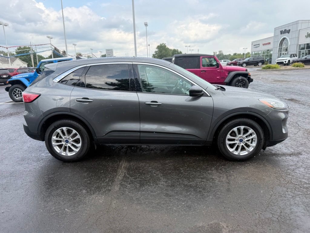 Used 2022 Ford Escape SE w/ Convenience Package FWD image 2