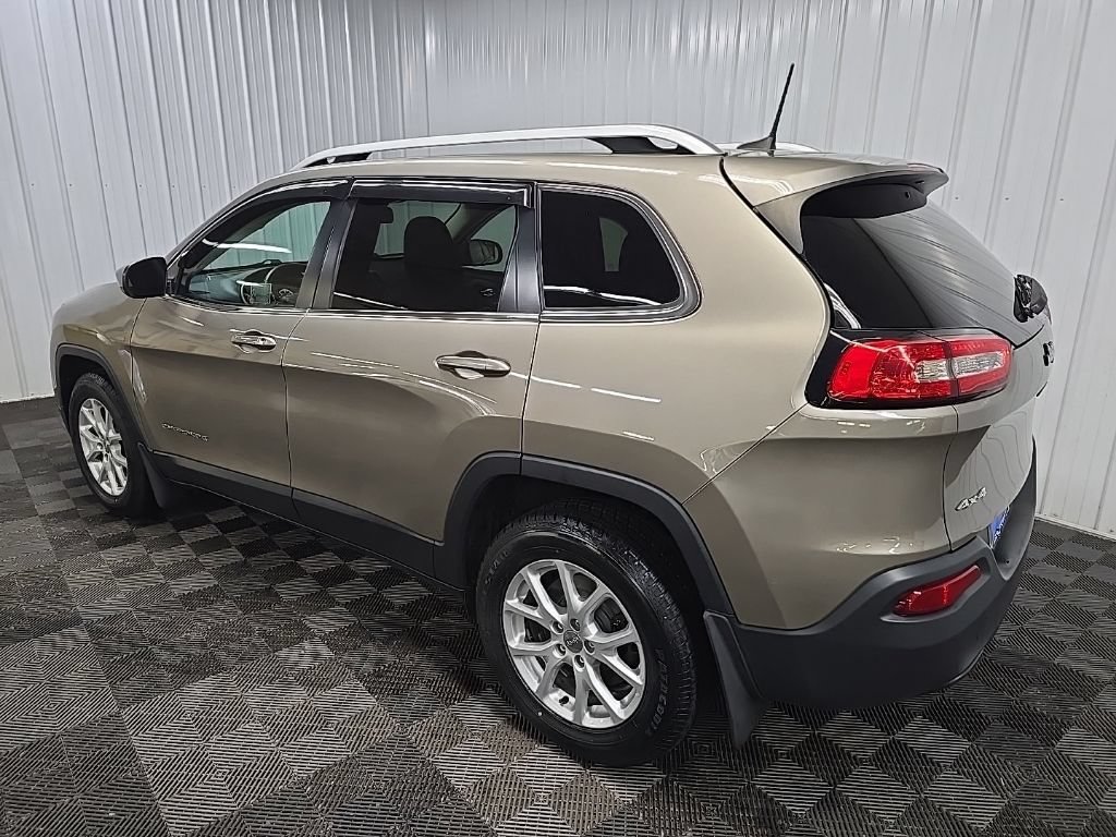 Used 2016 Jeep Cherokee Latitude w/ Cold Weather Group AWD/4WD image 7