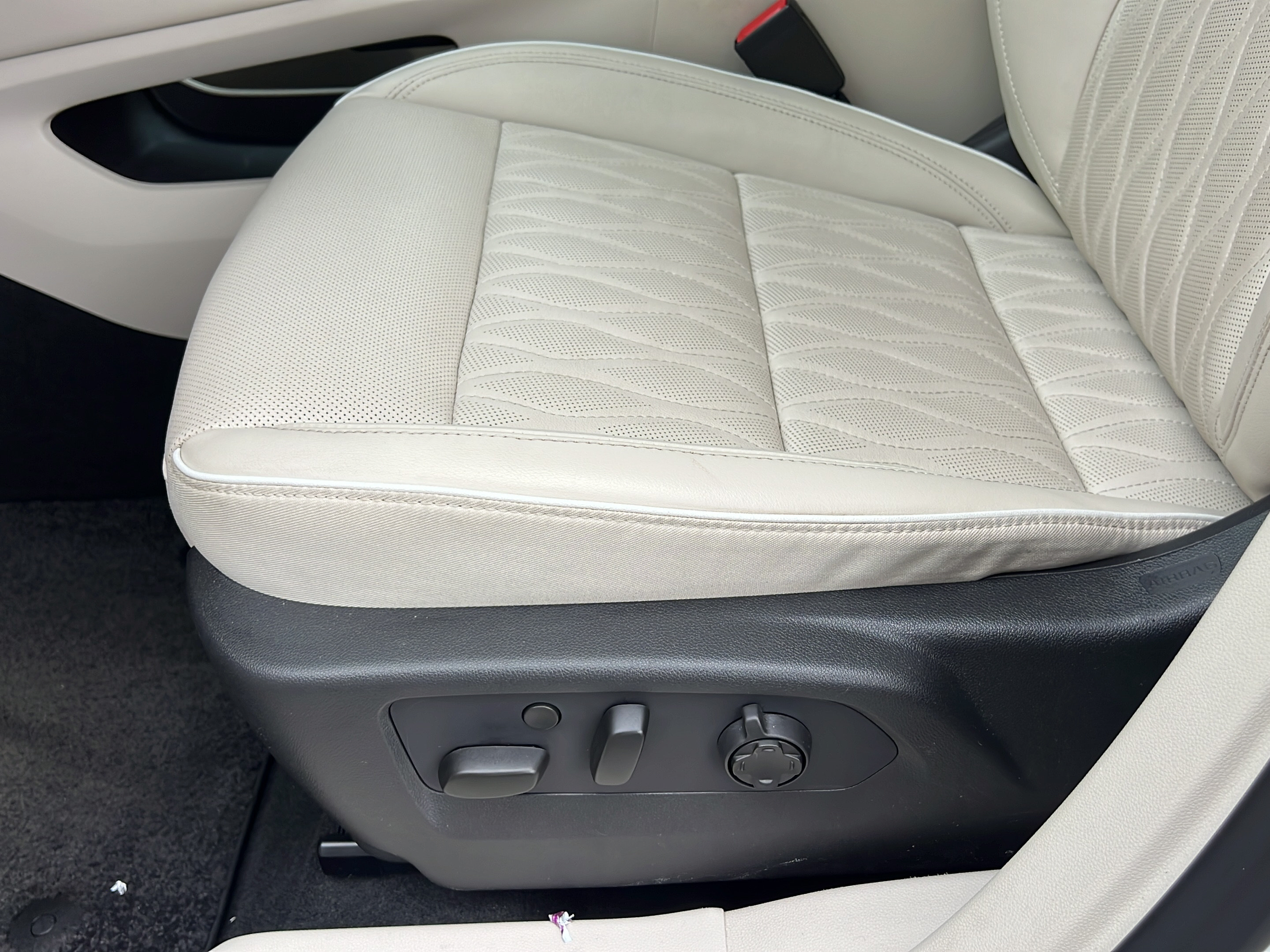 Used 2021 Buick Envision Avenir AWD/4WD image 14